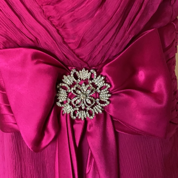 Tadashi Shoji gown in the color of the year 2023 -Ready for the “ Barbie Party”! - Picture 3 of 11